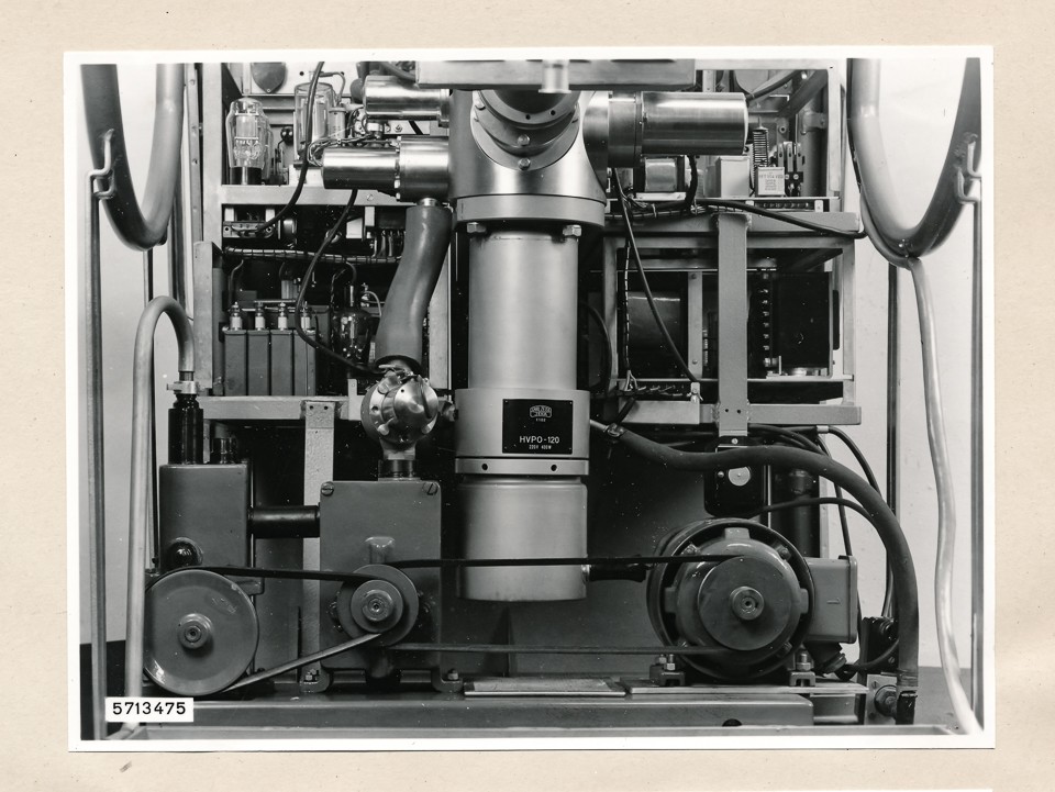 Hochspannungs-Kathodenstrahloszillograph HK 01, Bild 4; Foto, 1957 (www.industriesalon.de CC BY-SA)