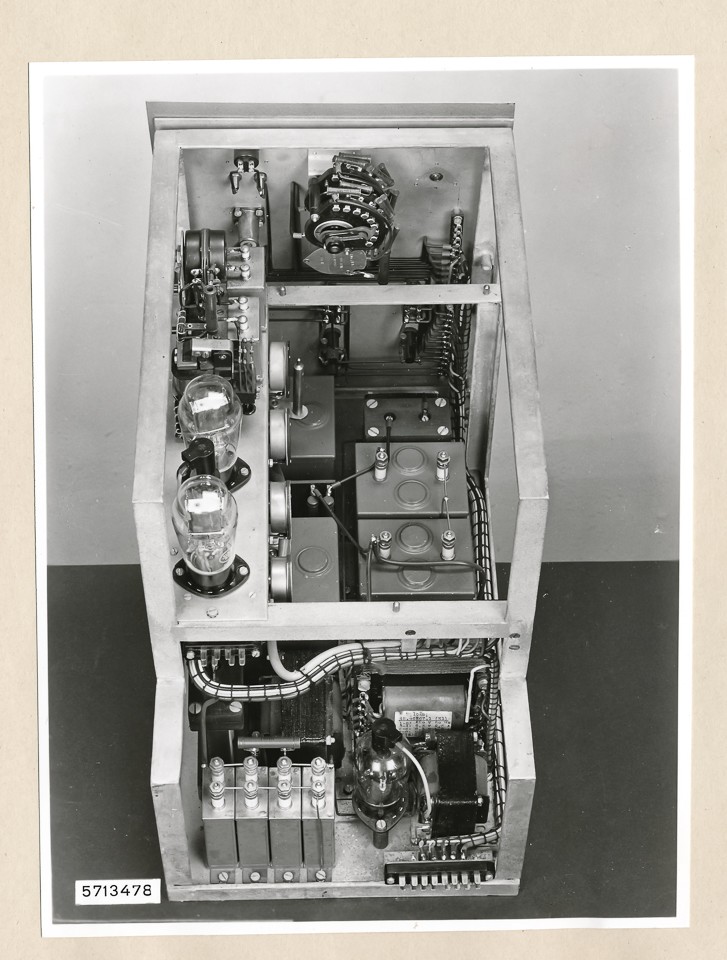 Hochspannungs-Kathodenstrahloszillograph HK 01, Bild 7; Foto, 1957 (www.industriesalon.de CC BY-SA)