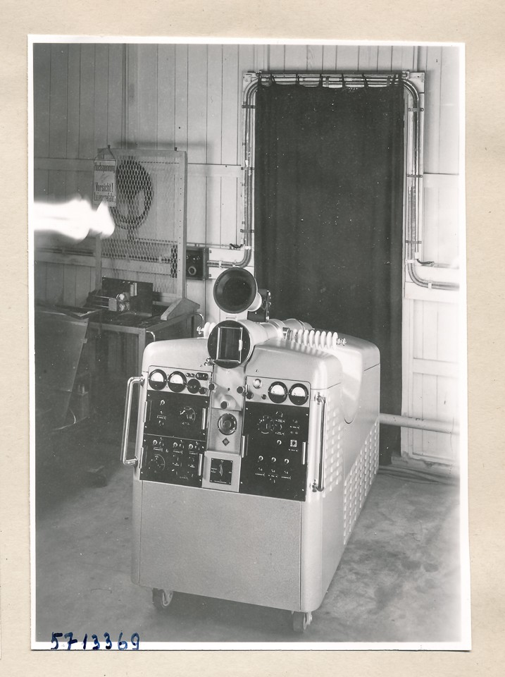 Hochspannungs-Oszillograph, Bild 3; Foto, 1956 (www.industriesalon.de CC BY-SA)