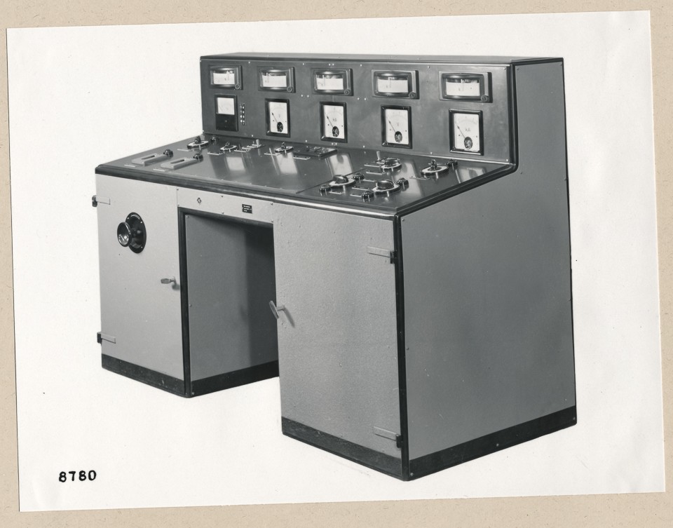 Hochtemperatur-Ofen 1600°C, Schaltpult; Foto, 1953 (www.industriesalon.de CC BY-SA)