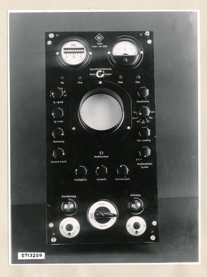 Impulszentrale TKG1 Einschübe, Bild 3; Foto, 1957 (www.industriesalon.de CC BY-SA)
