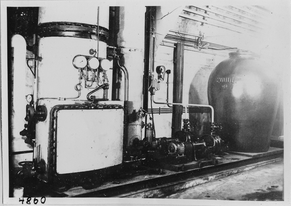 Kathodenfertigung im Brauereikeller, Bild 2; Foto, 1946 (www.industriesalon.de CC BY-SA)