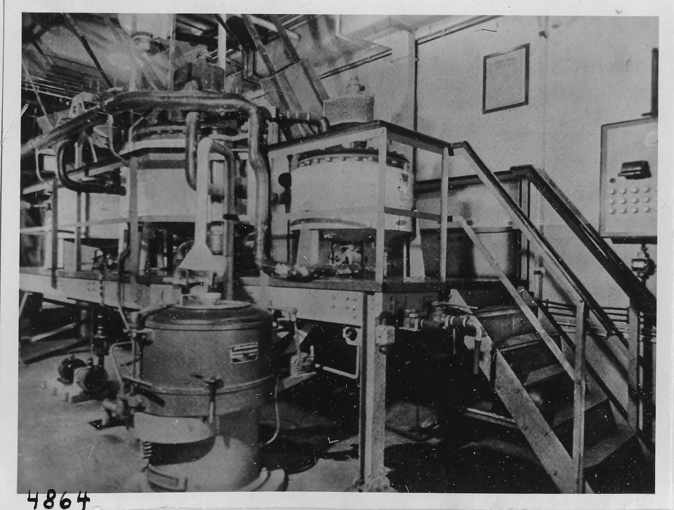 Kathodenfertigung im Brauereikeller, Bild 6; Foto, 1946 (www.industriesalon.de CC BY-SA)
