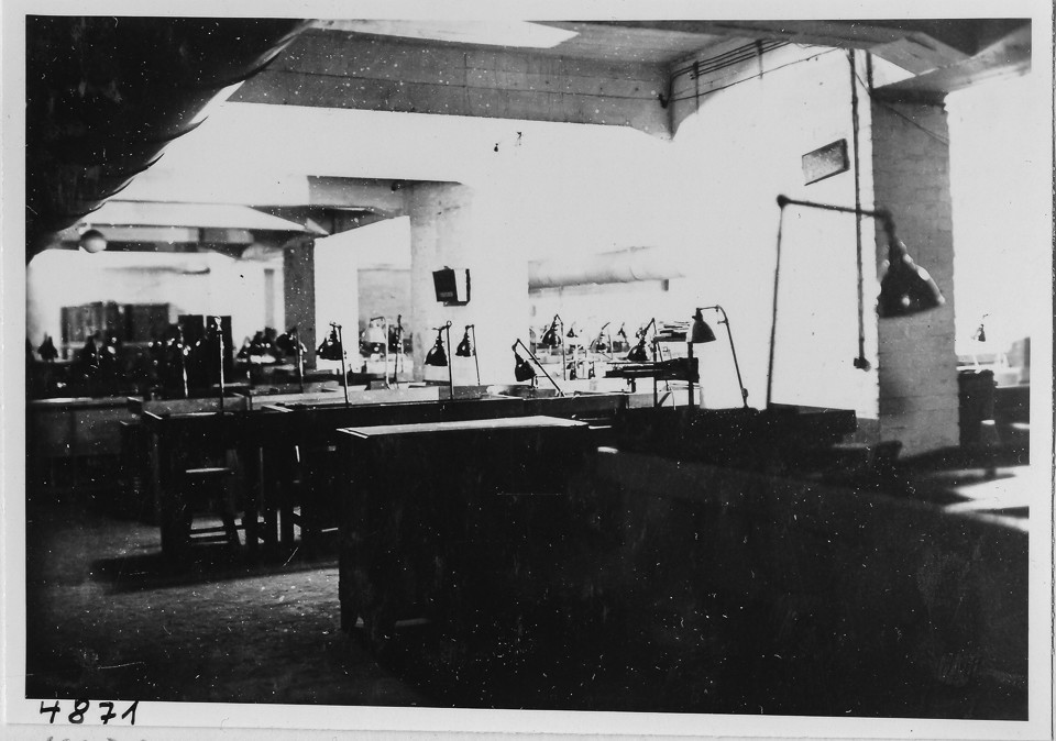 Kathodenfertigung im Brauereikeller, Bild 9; Foto, 1946 (www.industriesalon.de CC BY-SA)