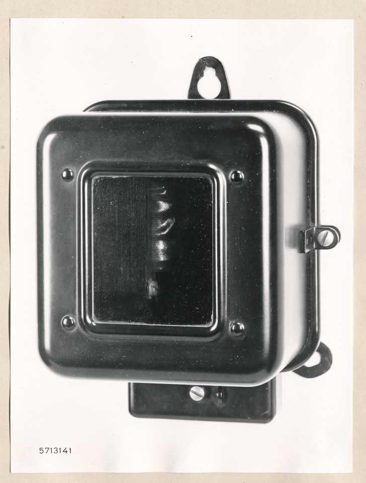 Kleingerät für Fernmesseinrichtung mit Kappe; Foto, 1957 (www.industriesalon.de CC BY-SA)