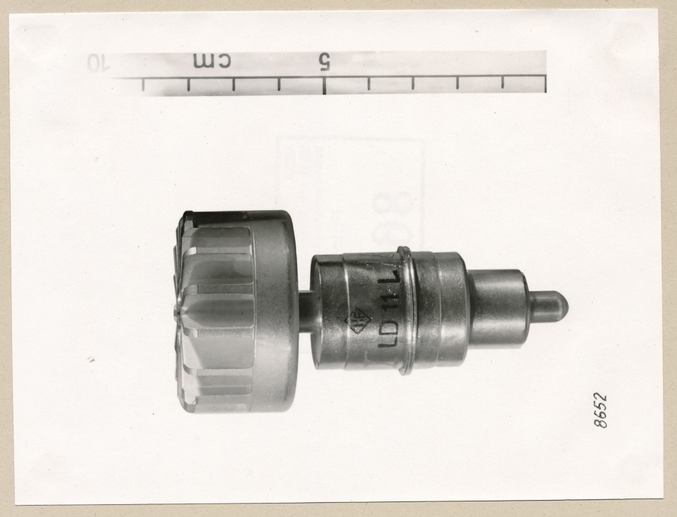 L D 11, Metall-Keramik-Röhre; Foto, 1953 (www.industriesalon.de CC BY-SA)