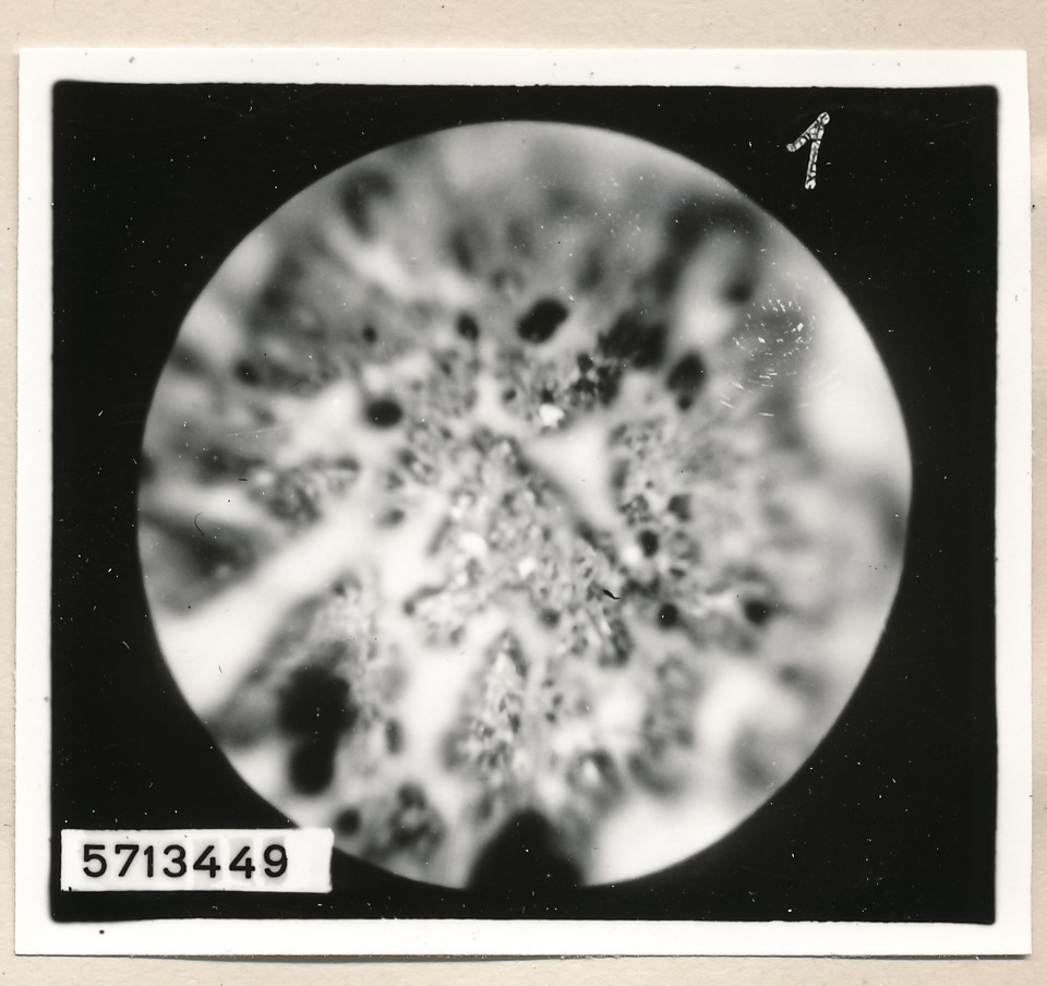 Mikroaufnahme Hochstrom-Kathode, Bild 15; Foto, 1957 (www.industriesalon.de CC BY-SA)