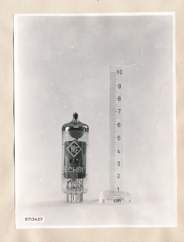 Miniaturröhre ECH81 ; Foto, 1957 (www.industriesalon.de CC BY-SA)