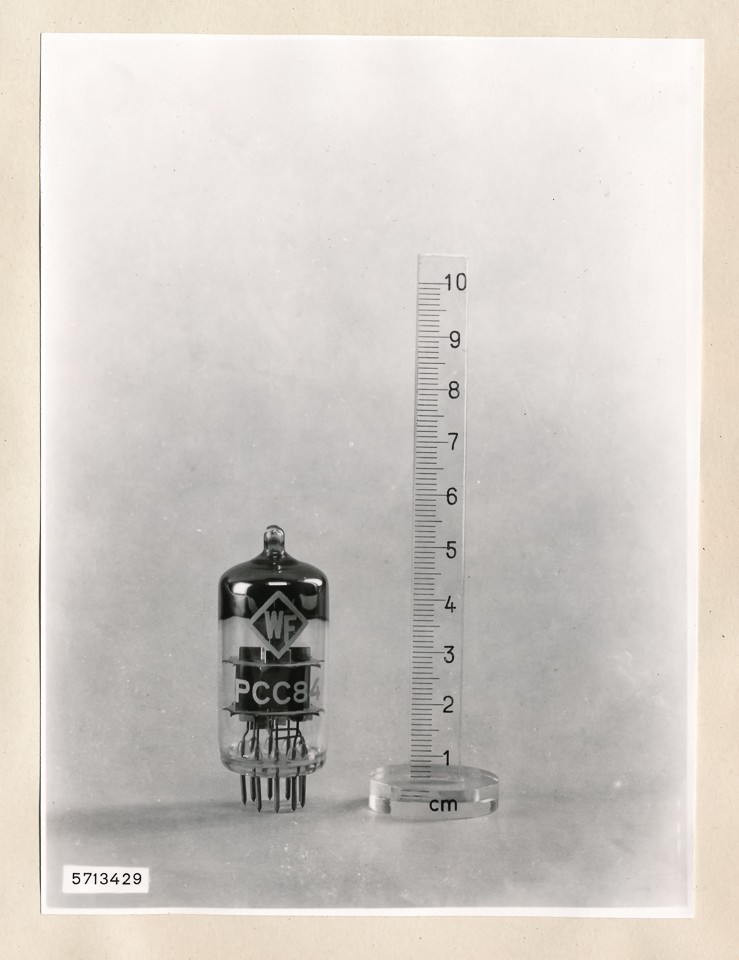 Miniaturröhre PCC84 ; Foto, 1957 (www.industriesalon.de CC BY-SA)