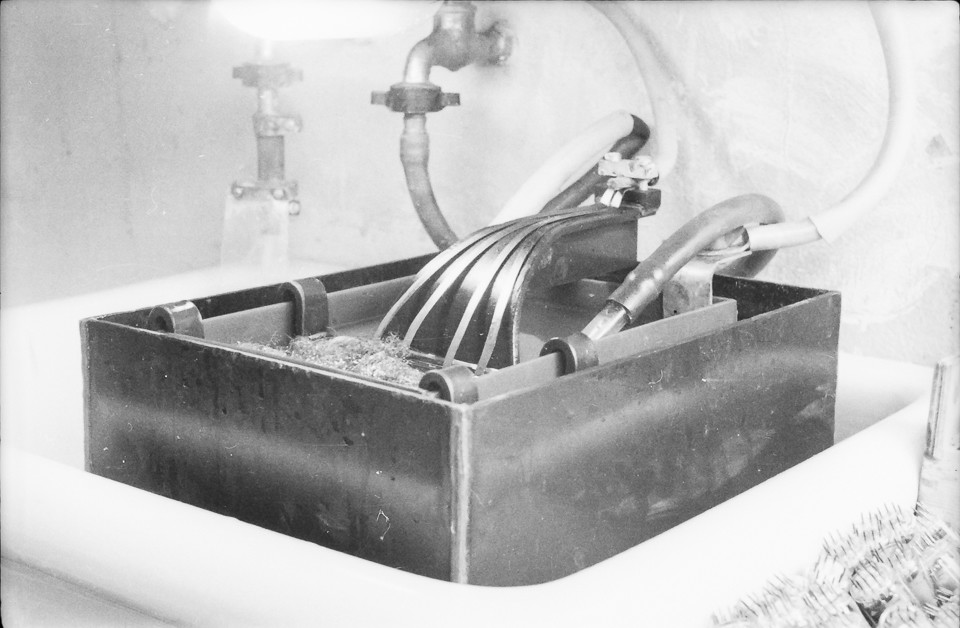 Nicht näher bezeichnete Apparatur, Röhrenfertigung, Bild 3; Foto, 1953 (www.industriesalon.de CC BY-SA)
