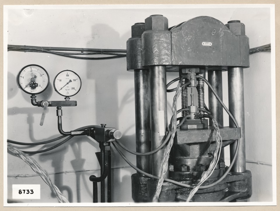 Preßeinrichtung für Zündstifte, Gesamtansicht; Foto, 1953 (www.industriesalon.de CC BY-SA)