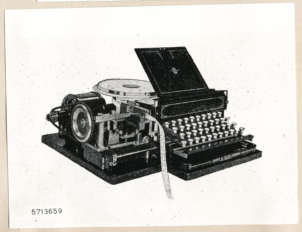 Repro Fernschreibmaschine, Bild 4; Foto, 1957 (www.industriesalon.de CC BY-SA)