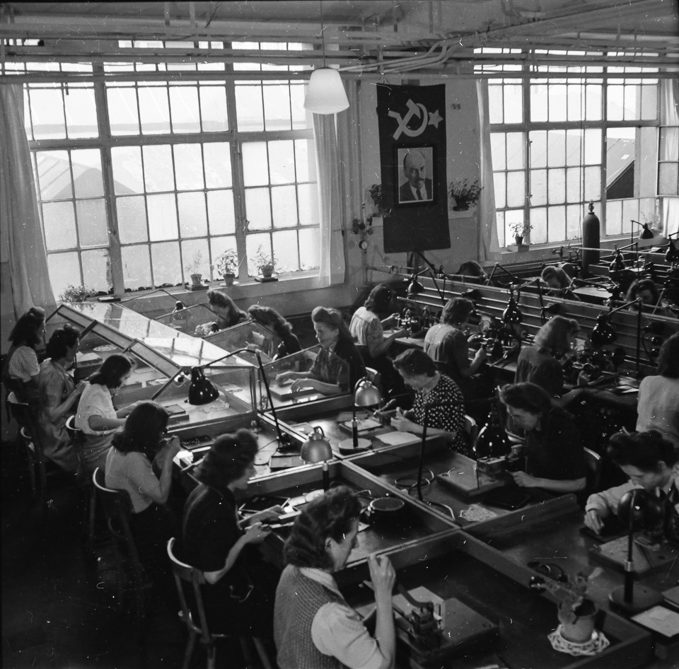 Röhrenaufbau Erster Stock, Bild 1; Foto, 1949 (www.industriesalon.de CC BY-SA)