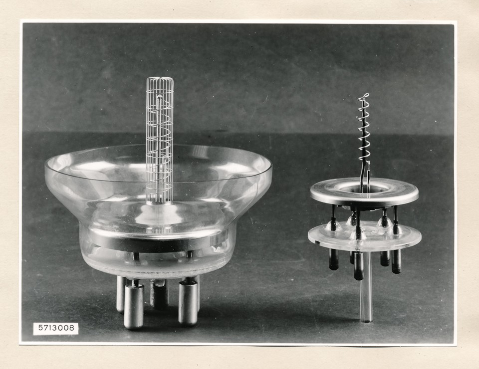 Röhrensystem, Bild 2; Foto, 1957 (www.industriesalon.de CC BY-SA)