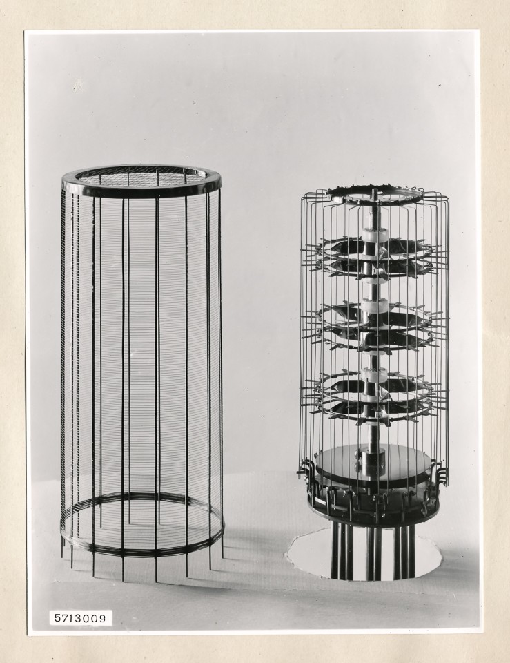 Röhrensystem, Bild 3; Foto, 1957 (www.industriesalon.de CC BY-SA)