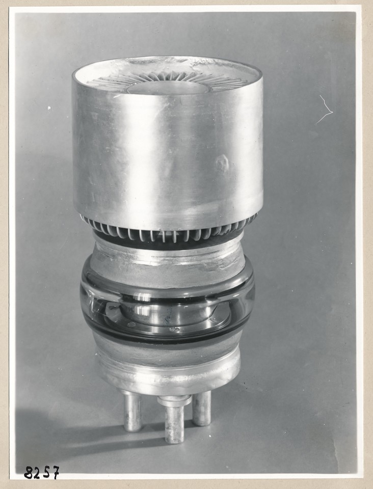 Sende-Triode HF 2958, Gesamtansicht.; Foto, 1953 (www.industriesalon.de CC BY-SA)