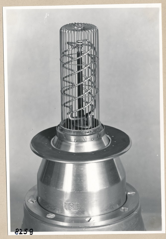 Sende-Triode HF 2958, Wendel; Foto, 1953 (www.industriesalon.de CC BY-SA)
