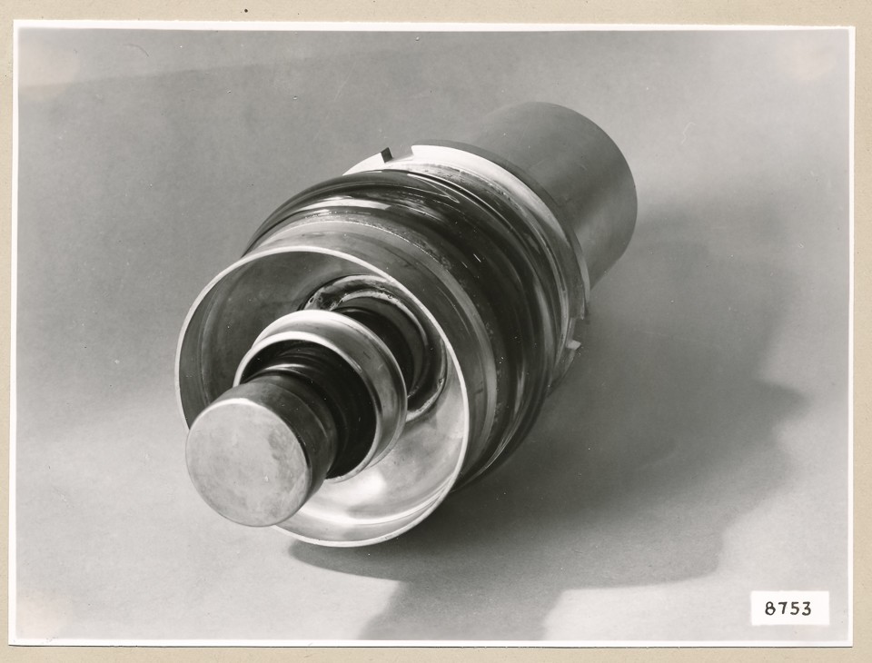 Senderöhre HF 2826, oben, Liegende; Foto, 1953 (www.industriesalon.de CC BY-SA)