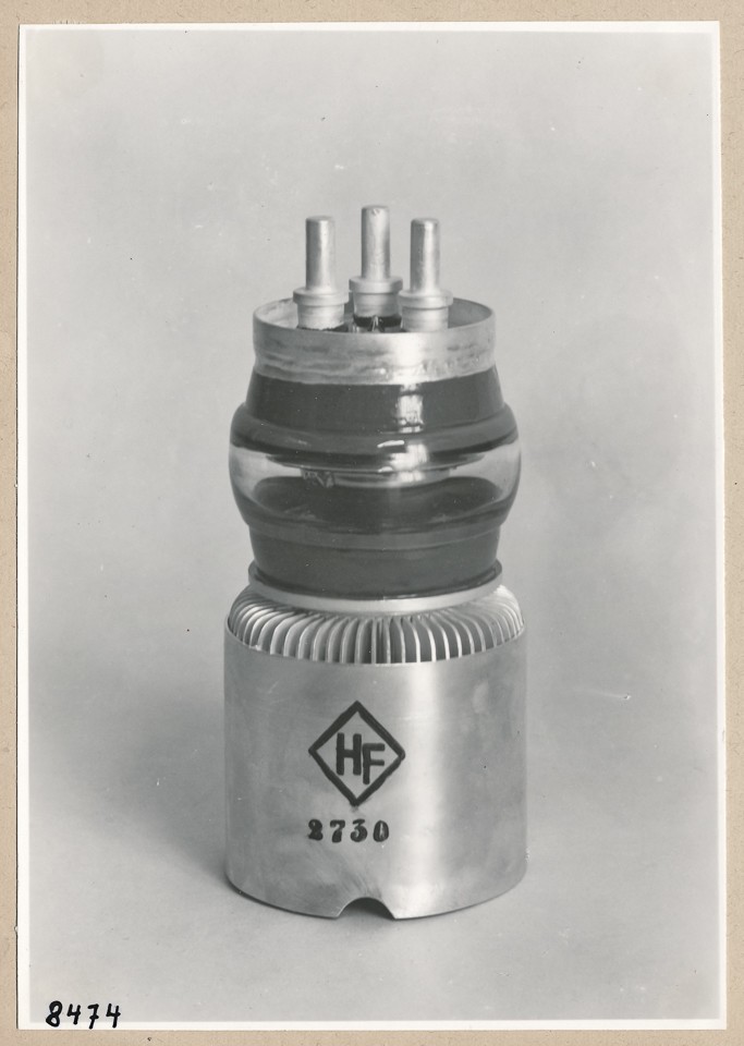 Sendetetrode HF 2730, Vorderansicht; Foto, 1953 (www.industriesalon.de CC BY-SA)