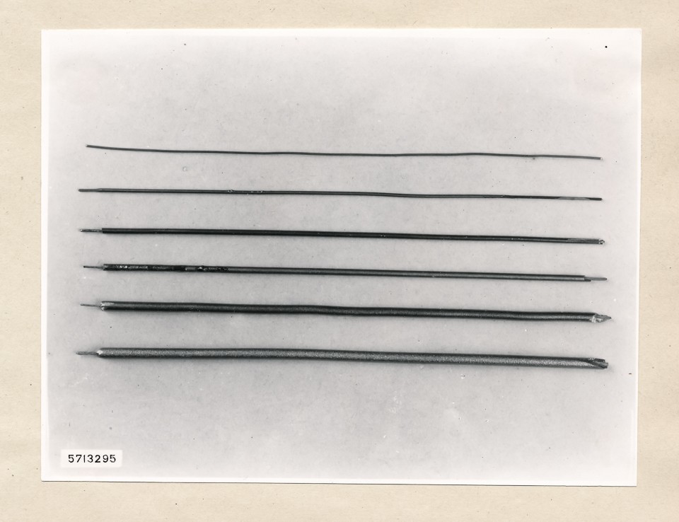 Siliziumdrähte; Foto, 1957 (www.industriesalon.de CC BY-SA)