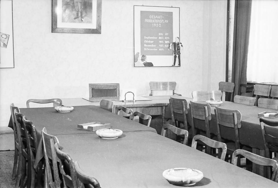 Sitzungsraum, Bild 2; Foto, 1952 (www.industriesalon.de CC BY-SA)