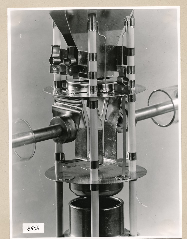 Strommess-Röhre HF 2979 ohne Kolben, Teilansicht; Foto, 1953 (www.industriesalon.de CC BY-SA)