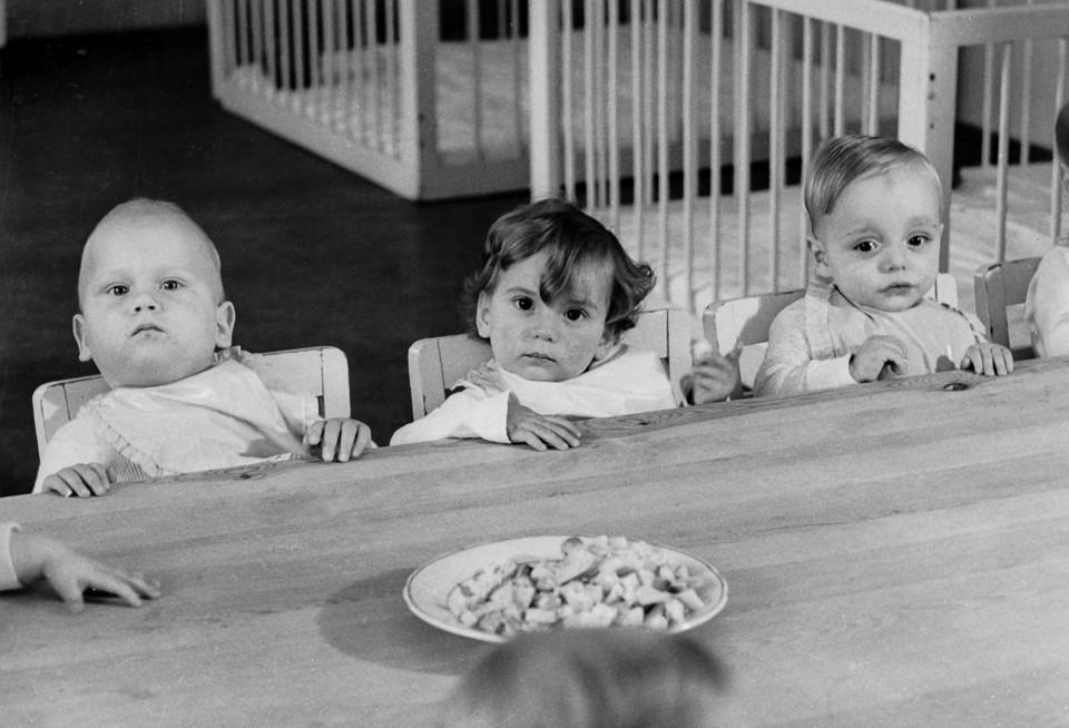 Szene im Kindergarten des Werkes; Foto, 1954 (www.industriesalon.de CC BY-NC-SA)