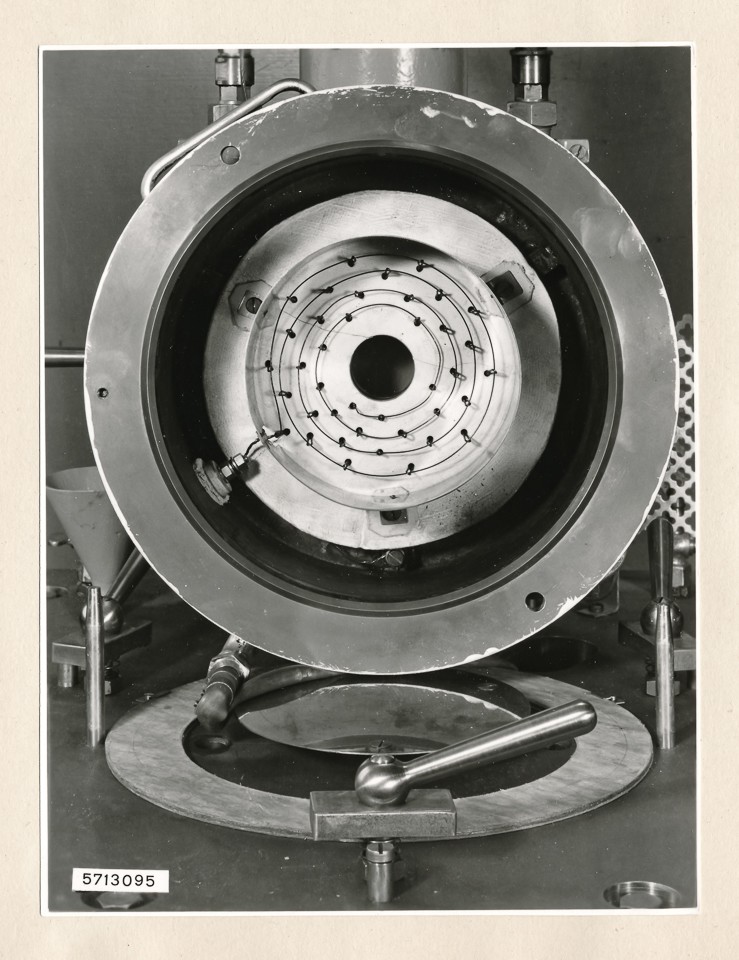 Teil einer Löteinrichtung; Foto, 1957 (www.industriesalon.de CC BY-SA)
