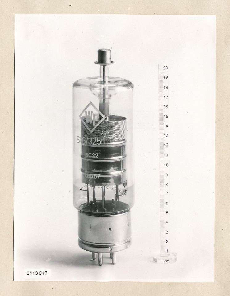 Wasserstoff-Thyratron S16/325i III; Foto, 1957 (www.industriesalon.de CC BY-SA)