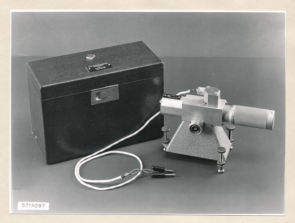 Wellenmesser 15 - 30cm; Foto, 1957 (www.industriesalon.de CC BY-SA)