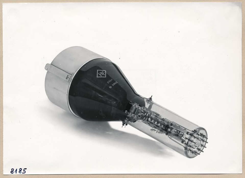 Zweistrahlröhre HF 2804, Rückansicht; Foto, 1953 (www.industriesalon.de CC BY-SA)