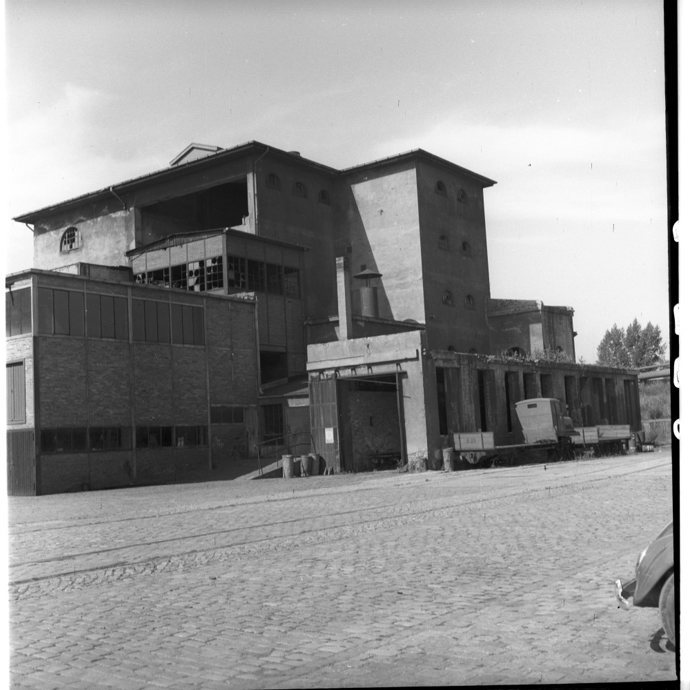 Negativ: Beschädigtes Haus, Naumannstraße 88, 1952 (Museen Tempelhof-Schöneberg/Herwarth Staudt CC BY-NC-SA)