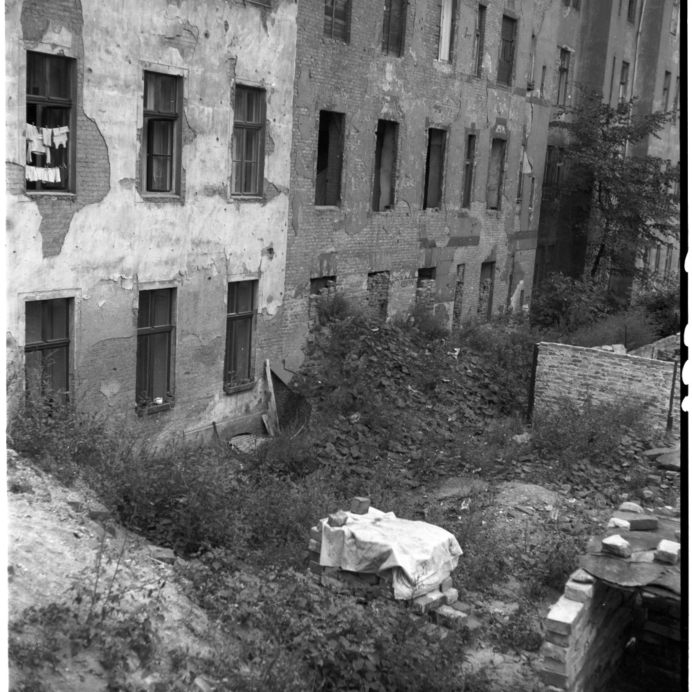 Negativ: Beschädigtes Haus, Wartburgstraße 9, 1952 (Museen Tempelhof-Schöneberg/Herwarth Staudt CC BY-NC-SA)