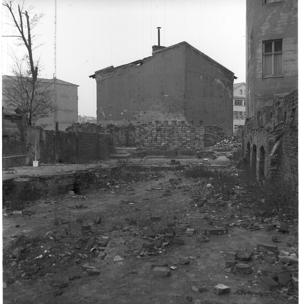 Negativ: Gelände, An der Apostelkirche 10, 1952 (Museen Tempelhof-Schöneberg/Herwarth Staudt CC BY-NC-SA)