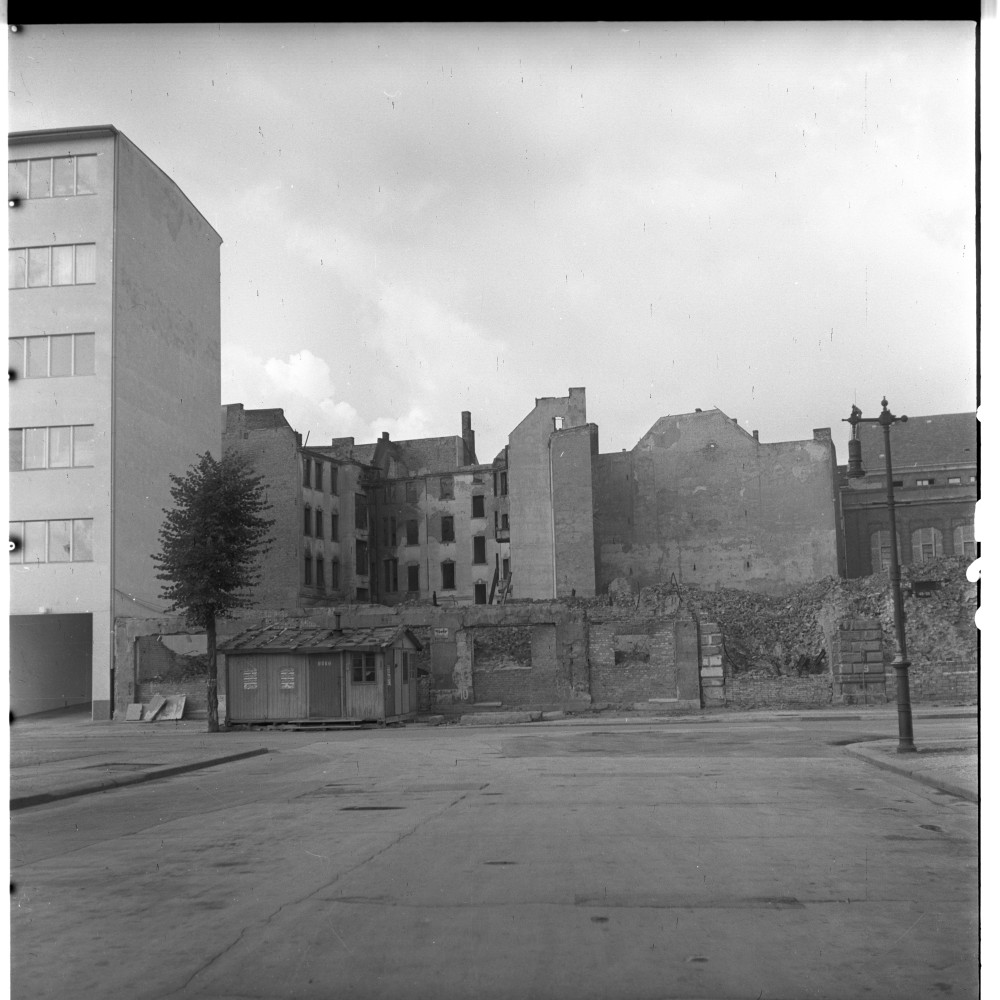 Negativ: Gelände, Ansbacher Straße 10, 1951 (Museen Tempelhof-Schöneberg/Herwarth Staudt CC BY-NC-SA)