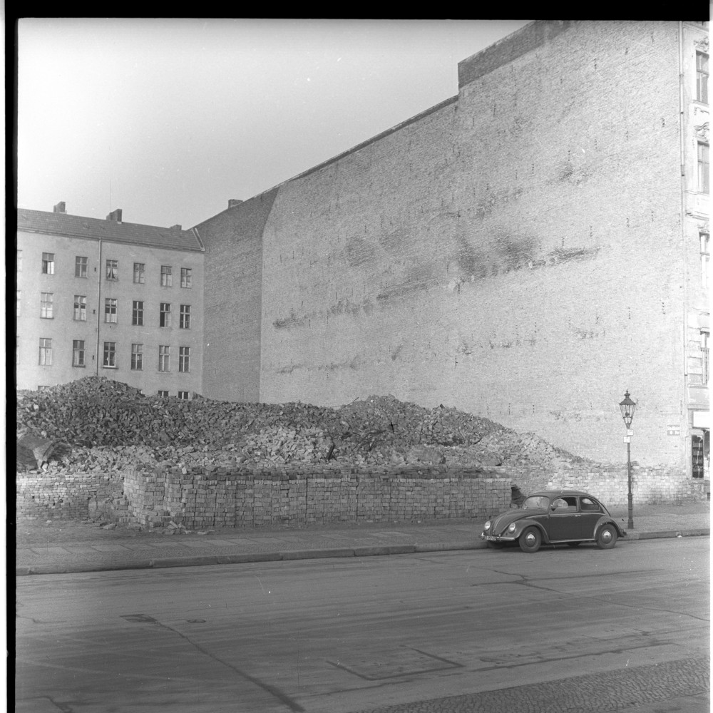 Negativ: Gelände, Ansbacher Straße 17, 1951 (Museen Tempelhof-Schöneberg/Herwarth Staudt CC BY-NC-SA)