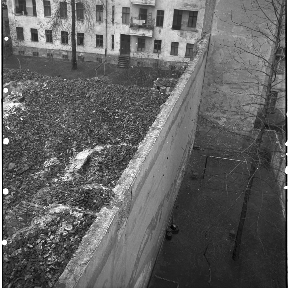 Negativ: Gelände, Ansbacher Straße 34, 1953 (Museen Tempelhof-Schöneberg/Herwarth Staudt CC BY-NC-SA)