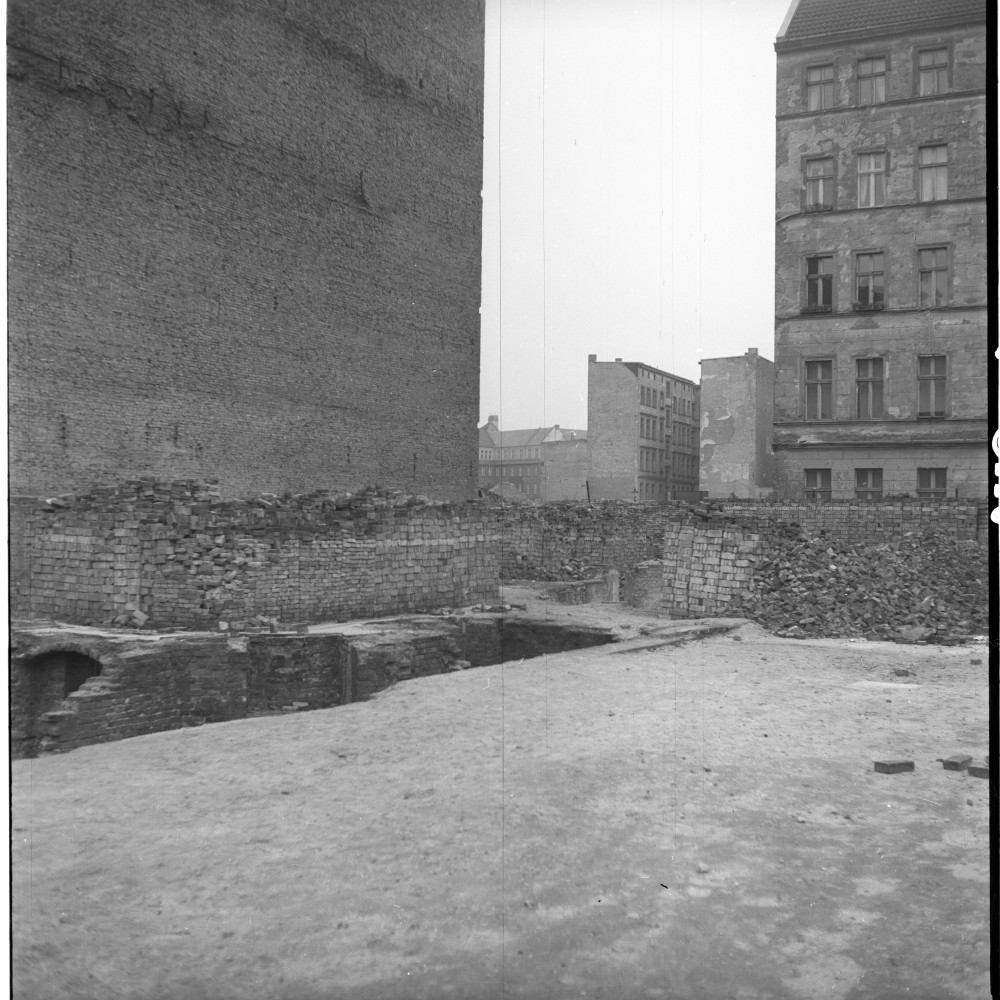 Negativ: Gelände, Ansbacher Straße 52, 1952 (Museen Tempelhof-Schöneberg/Herwarth Staudt CC BY-NC-SA)