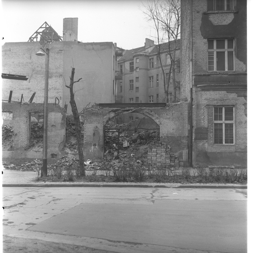 Negativ: Gelände, Aschaffenburger Straße 10, 1951 (Museen Tempelhof-Schöneberg/Herwarth Staudt CC BY-NC-SA)