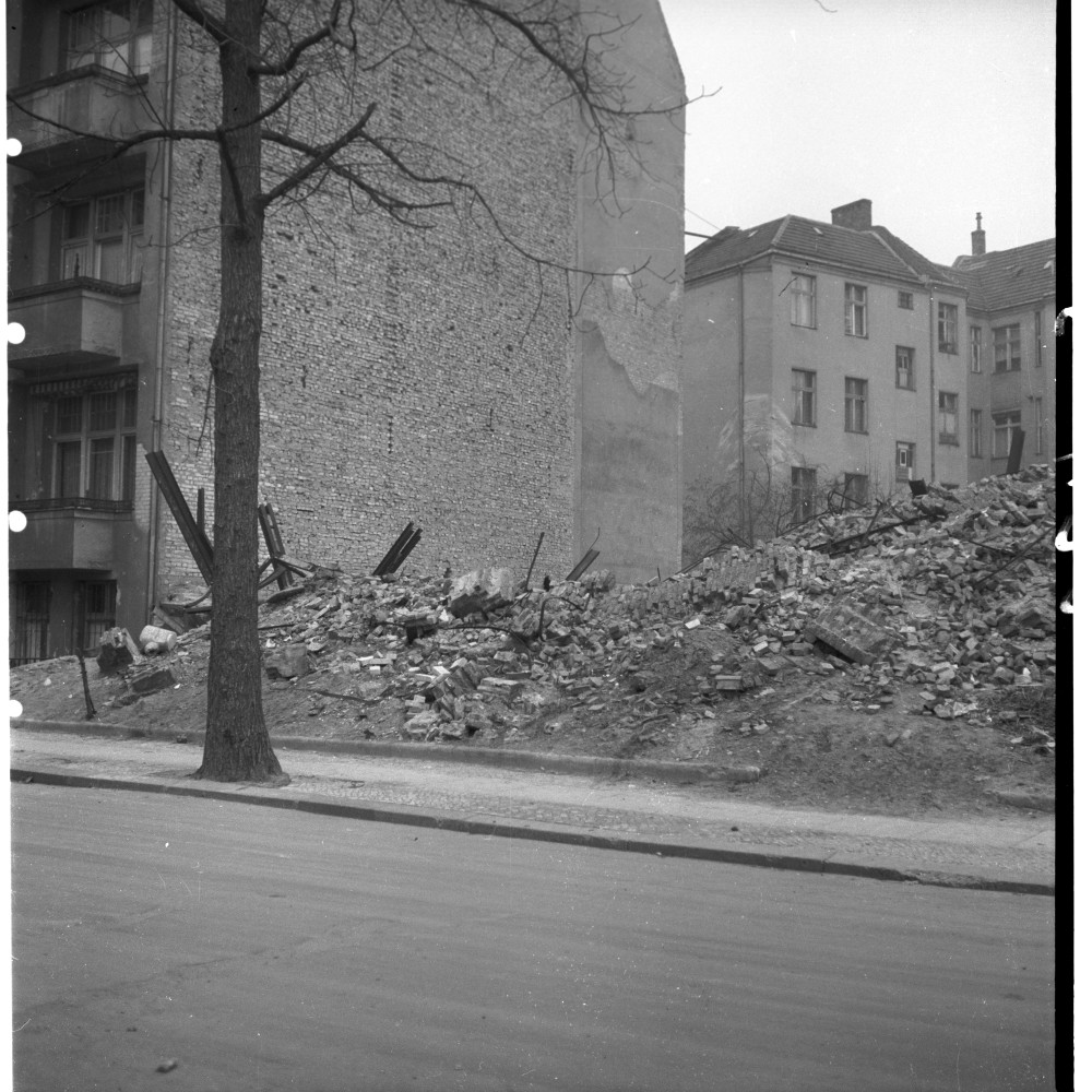 Negativ: Gelände, Bachestraße 2, 1951 (Museen Tempelhof-Schöneberg/Herwarth Staudt CC BY-NC-SA)