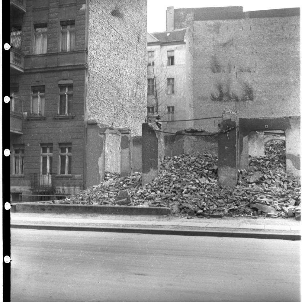 Negativ: Gelände, Bamberger Straße 42, 1951 (Museen Tempelhof-Schöneberg/Herwarth Staudt CC BY-NC-SA)