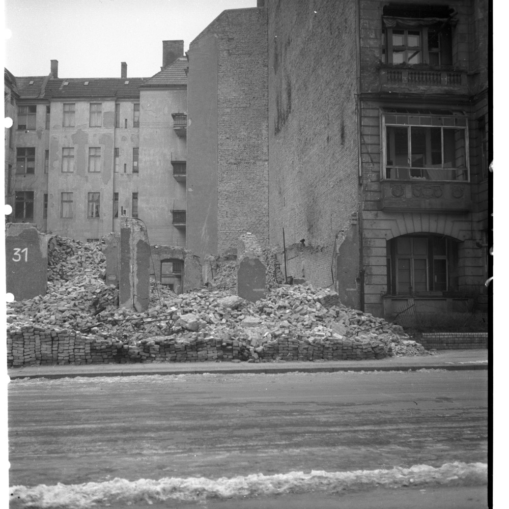 Negativ: Gelände, Barbarossastraße 31, 1951 (Museen Tempelhof-Schöneberg/Herwarth Staudt CC BY-NC-SA)