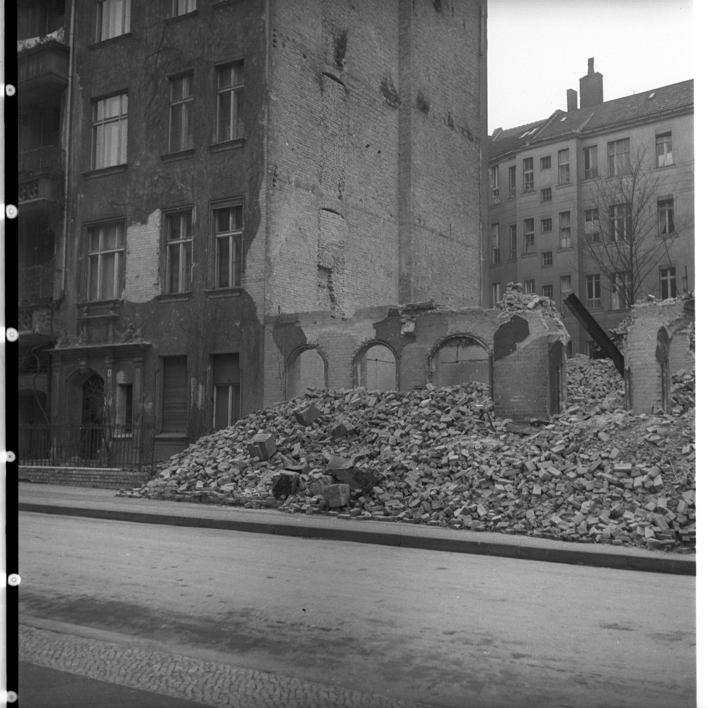 Negativ: Gelände, Barbarossastraße 36 a, 1950 (Museen Tempelhof-Schöneberg/Herwarth Staudt CC BY-NC-SA)