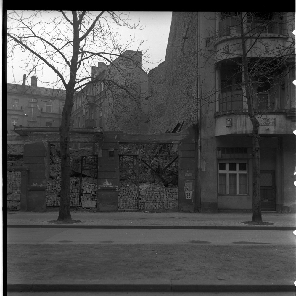 Negativ: Gelände, Barbarossastraße 8, 1950 (Museen Tempelhof-Schöneberg/Herwarth Staudt CC BY-NC-SA)