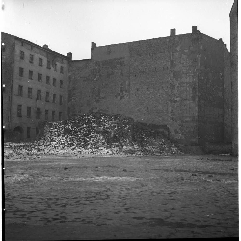 Negativ: Gelände, Bülowstraße 41, 1953 (Museen Tempelhof-Schöneberg/Herwarth Staudt CC BY-NC-SA)