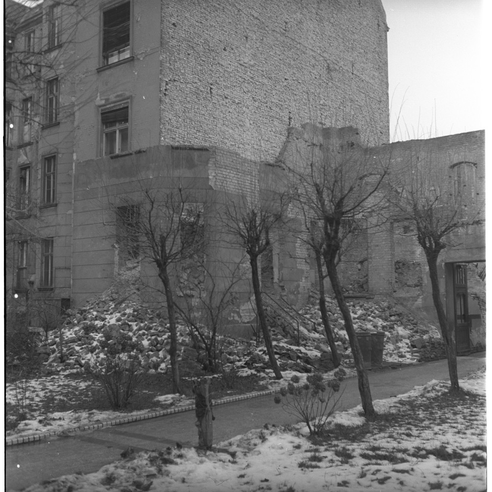 Negativ: Gelände, Cranachstraße 23, 1952 (Museen Tempelhof-Schöneberg/Herwarth Staudt CC BY-NC-SA)
