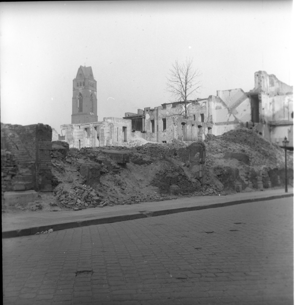 Negativ: Gelände, Elßholzstraße 2, 1952 (Museen Tempelhof-Schöneberg/Herwarth Staudt CC BY-NC-SA)