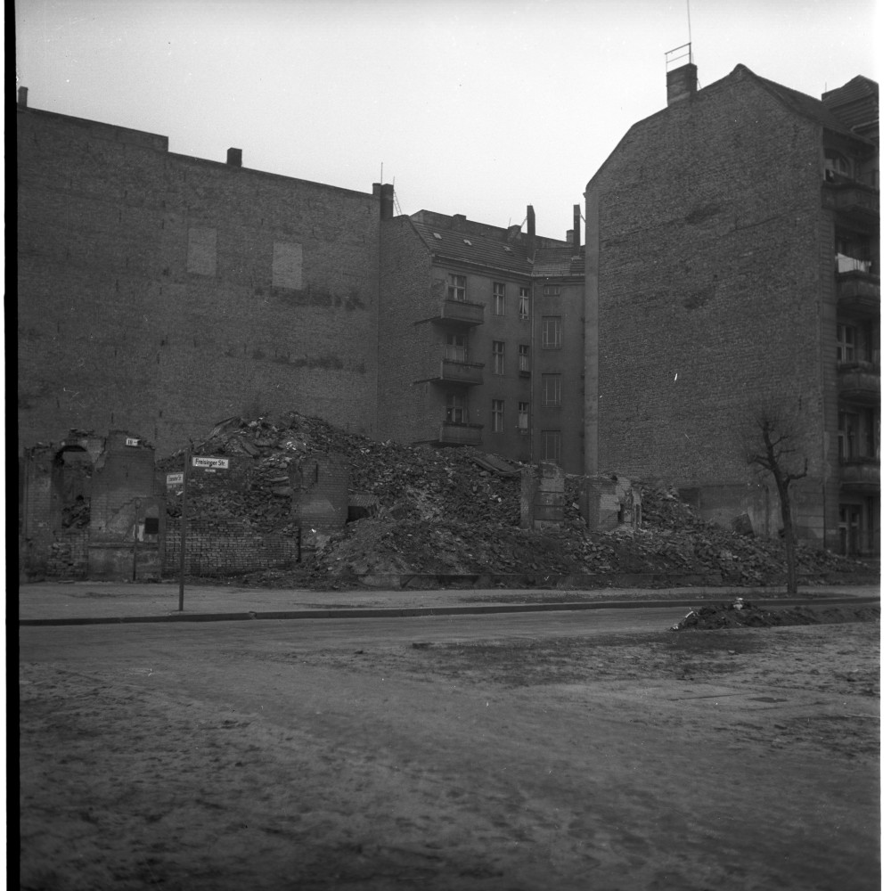 Negativ: Gelände, Freisinger Straße 10, 1953 (Museen Tempelhof-Schöneberg/Herwarth Staudt CC BY-NC-SA)
