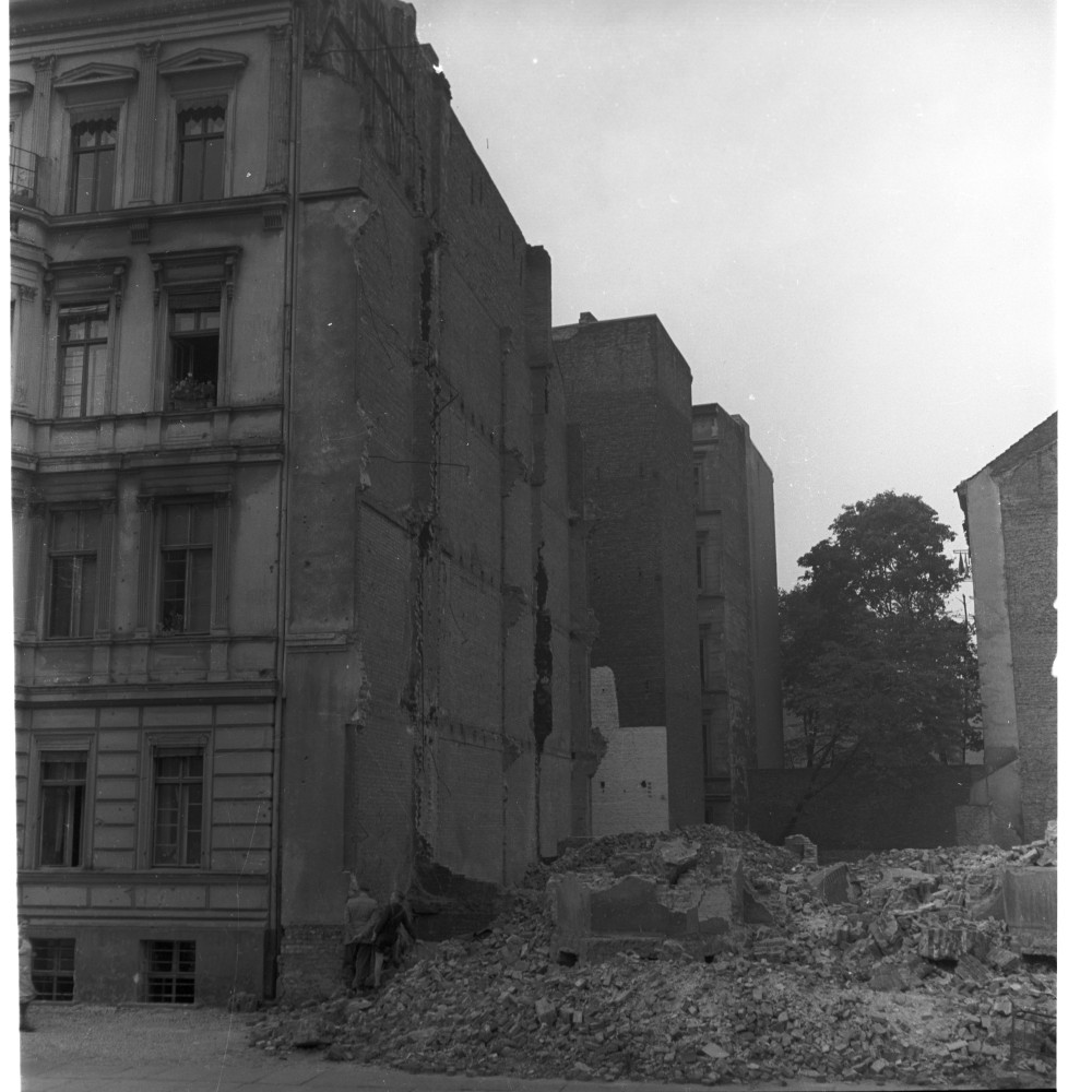 Negativ: Gelände, Frobenstraße 9, 1950 (Museen Tempelhof-Schöneberg/Herwarth Staudt CC BY-NC-SA)