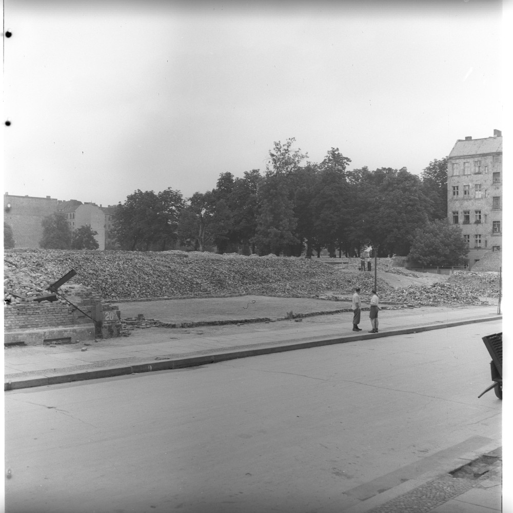 Negativ: Gelände, Geßlerstraße 16-19, 1951 (Museen Tempelhof-Schöneberg/Herwarth Staudt CC BY-NC-SA)
